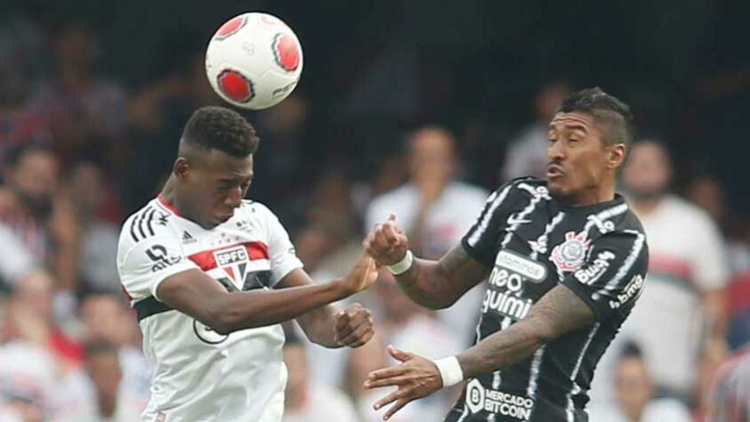 Não deu para o Corinthians. O time comandado por Vítor Pereira, que não venceu nenhum dos quatro clássicos disputados neste ano, foi derrotado pelo São Paulo por 2 a 1 em partida válida pela semifinal do Campeonato Paulista. Pelo São Paulo, Wellington e Alisson marcaram, enquanto Jô diminuiu nos minutos finais. O Tricolor está na final do Estadual e vai enfrentar o Palmeiras na busca pelo título. Veja as notas (por Rafaela Cardoso)