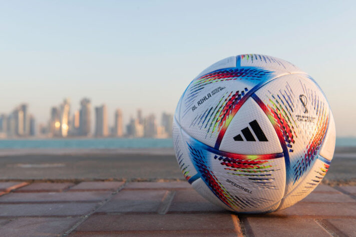 A Copa do Mundo começa neste domingo, às 13h (de Brasília). A bola vai rolar com Qatar x Equador e a pelota será a Al Rihla, que significa "A Jornada", em árabe. É a 14ª bola seguida produzida pela Adidas para uma Copa do Mundo. Veja nesta galeria todas as bolas das Copas, desde 1930, quando a competição foi disputada pela primeira vez!