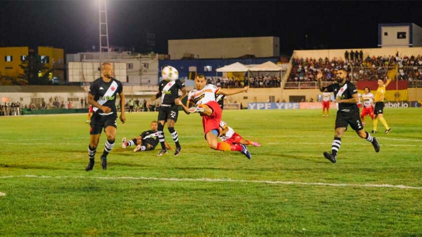 Na Copa do Brasil, o Vasco foi eliminado precocemente na segunda fase. O Cruzmaltino empatou com o Juazeirense por 1 a 1 e perdeu nos pênaltis por 4 a 2.