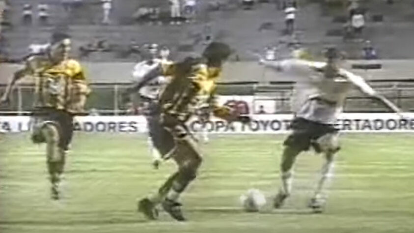 Corinthians 4 x 1 The Strongest - Pacaembu - jogo da fase de grupos da Libertadores de 2003