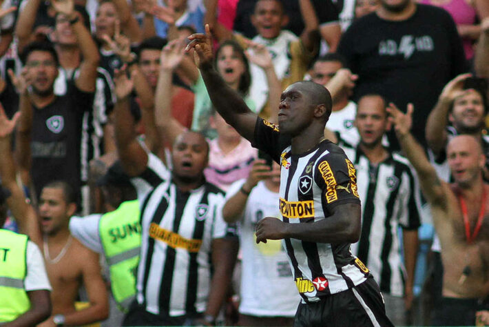 A passagem do holandês pelo Alvinegro foi marcante para todos os amantes de futebol. Com currículo recheado, Seedorf chegou ao Botafogo no meio de 2012 e ajudou o clube a conquistar o Cariocão de 2013, além de uma classificação para a Libertadores de 2014 através do Brasileirão. Em janeiro de 2014, Seedorf foi convidado pela direção do Milan para ser técnico da equipe e o jogador decidiu aceitar, encerrando assim a sua vitoriosa carreira. 