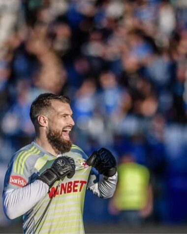 Gustavo Busatto é atualmente o goleiro titular do CSKA Sofia, da Bulgária, e foi campeão nacional na última temporada. No Brasil, rodou por equipes do interior.