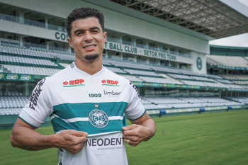 EGÍDIO - Coritiba (C$ 12,28) A opção mais regular para quem acredita no SG do Coxa contra o Cuiabá, que possui um dos piores ataques do campeonato, em casa. Com uma média de dois desarmes por partida, o defensor também costuma cobrar faltas e escanteios lançados na área, podendo contribuir ofensivamente.