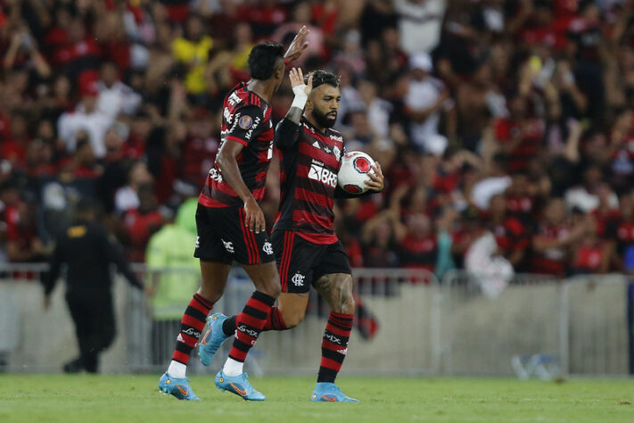 Gabigol - O camisa 9 fez um 2019 histórico e, então, o clube da Gávea desembolsou R$ 96,9 milhões para comprar em definitivo o atacante da Inter de Milão, da Itália.