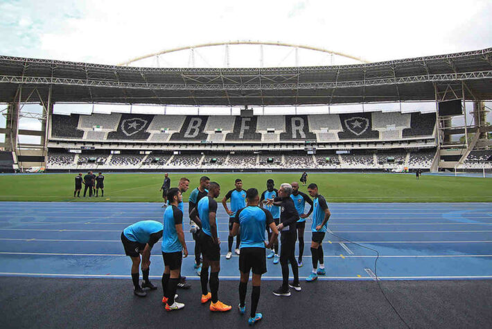 A bola vai rolar para o Brasileirão! Atual campeão da Série B, o Botafogo chega com altas expectativas após a chegada de John Textor e um agitado mercado da bola. Aqui, o LANCE! mostra os dez primeiros jogos do Fogão na competição e como assisti-los na TV. Confira!  