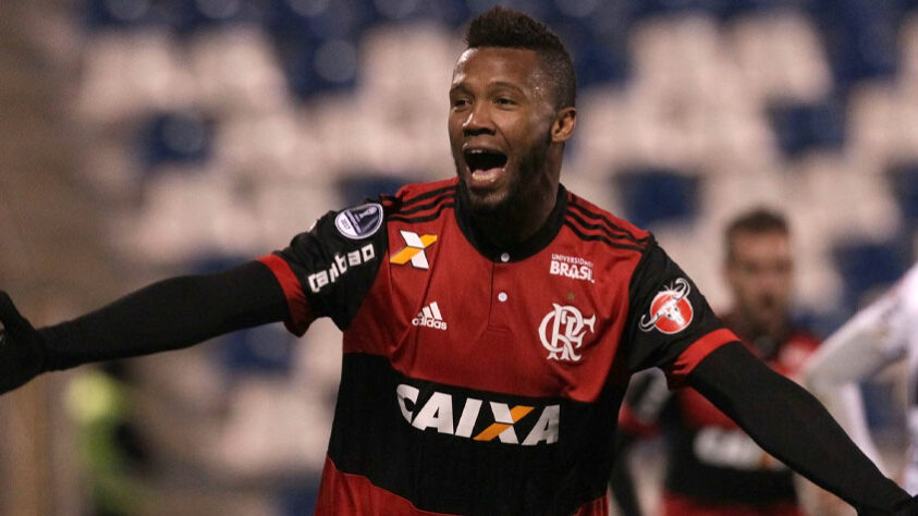 RAFAEL VAZ - zagueiro - 34 anos - São Bernardo-SP (Campeonato Paulista) - O velho conhecido das torcidas de Vasco e Flamengo defenderá a camisa do São Bernardo no Paulistão deste ano. 