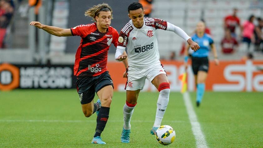  O Flamengo teve uma tarde improdutiva em Curitiba e acabou derrotado pelo Athletico-PR neste sábado na Arena da Baixada. Terans marcou de pênalti o único gol da partida. A equipe de Paulo Sousa ficou devendo. Veja as avaliações! (Notas por Luan Fontes). 