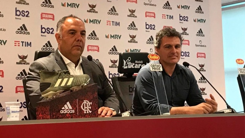 Na época, Renato chegou a colocar o cargo à disposição, mas foi demovido da ideia pelo VP de futebol, Marcos Braz, e pelo diretor de futebol, Bruno Spindel. Essa relação instaurou uma crise que refletiu em campo com o time cada vez mais longe do ideal.