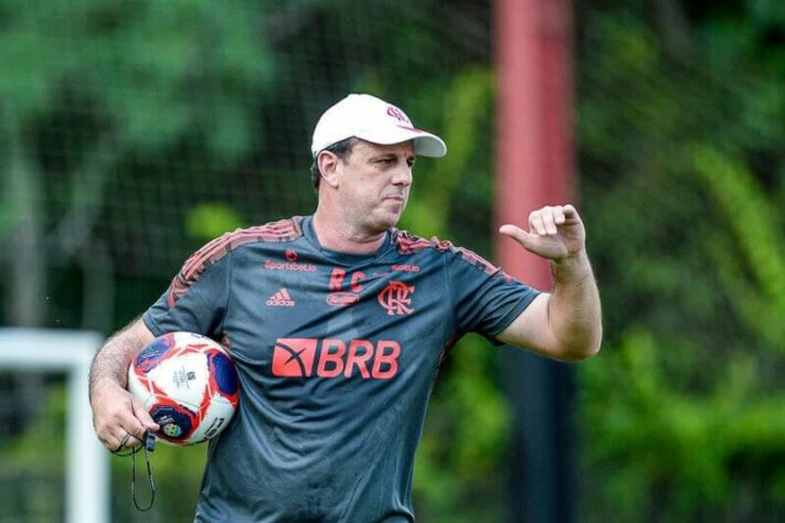 Em novembro de 2020, o Flamengo anunciou a contratação do técnico Rogério Ceni. O ex-goleiro também passou por pressões semelhantes e conviveu com a sombra de Jorge Jesus. Apesar disso, conquistou o Brasileirão 2020 na última rodada, com direito a uma reta final emocionante. O Internacional teve um gol anulado contra o Corinthians e perdeu o título para o rubro-negro no apagar das luzes. Mesmo assim, as atuações da equipe desagradaram a torcida e não eram convincentes.