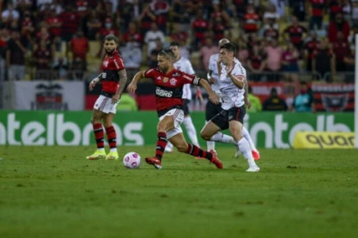 A queda vertiginosa de rendimento era notória e o time começava a ter dificuldades para ser criativo e efetivo em campo. Na semifinal da Copa do Brasil, o Rubro-negro não conseguiu se impor e, em pleno Maracanã, sucumbiu por 3 a 0 para o Athletico-PR. O Furacão apostou no contra-ataque e eliminou os cariocas, o que gerou a insatisfação tanto da torcida, quanto de membros da diretoria rubro-negra. Ele começava a ter seu trabalho questionado mesmo conseguindo avançar na Libertadores.