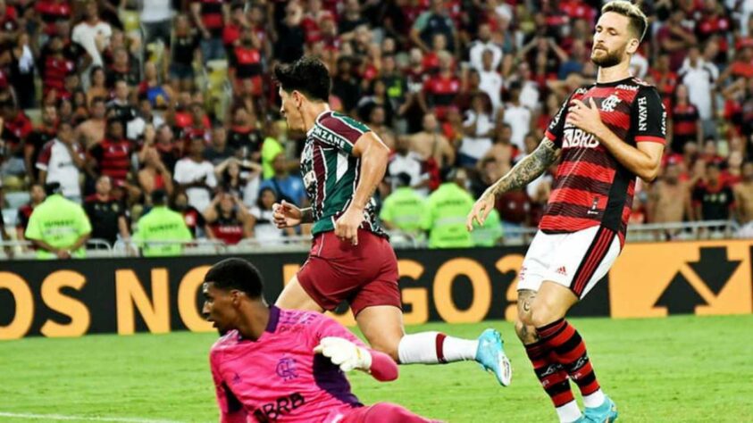 'Germán Cano foi o melhor jogador em um Vasco sem estrutura e estrelas. No Fluminense, com mais respaldo, provou ser um dos melhores atacantes que já passaram pelo futebol brasileiro independente da camisa que estiver vestindo. Com os companheiros conectados com seu bom posicionamento e tempo de bola, está fazendo o clube carioca ascender e se tornar um dos ataques mais perigosos da tabela.'