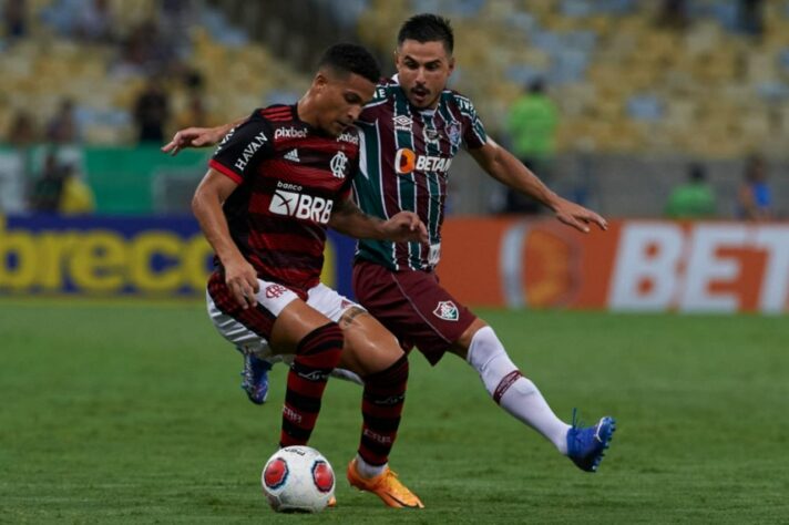 João Garcia, repórter do L!: "Fluminense. Apesar da força do Corinthians dentro de casa, clássico é clássico. Flamengo e Fluminense vem protagonizando duelos mais equilibrados recentemente. O Timão montou times competitivos ao longo dos últimos anos e disputa títulos com mais frequência. Porém, o Tricolor chega com mais casca e confiança para enfrentar o rival numa decisão."