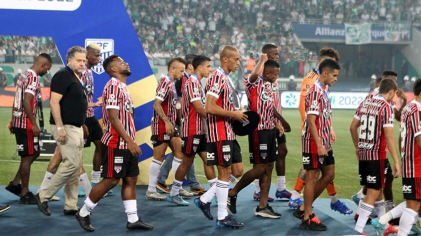 Jogadores do São Paulo após premiação de vice-campeão.