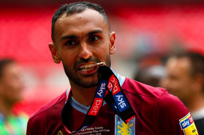 Ahmed Elmohamady - Lateral egípcio de 34 anos. O último clube do jogador foi o Aston Villa e está sem contrato desde julho de 2021. O atleta tem uma larga experiência jogando em times da Inglaterra.