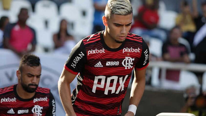 NO RADAR - Andreas Pereira, em entrevista ao portal "ge", falou sobre seu sentimento caso não permaneça no Flamengo: 'Frustração não. Vim para o Flamengo para mostrar meu futebol e vou mostrar muita coisa ainda. Claro que fica a decepção de não ter ganhado os títulos, com certeza, mas sempre tentei mostrar o meu valor dentro de campo e a torcida reconheceu. Não é por um lance que isso vai por água abaixo'.