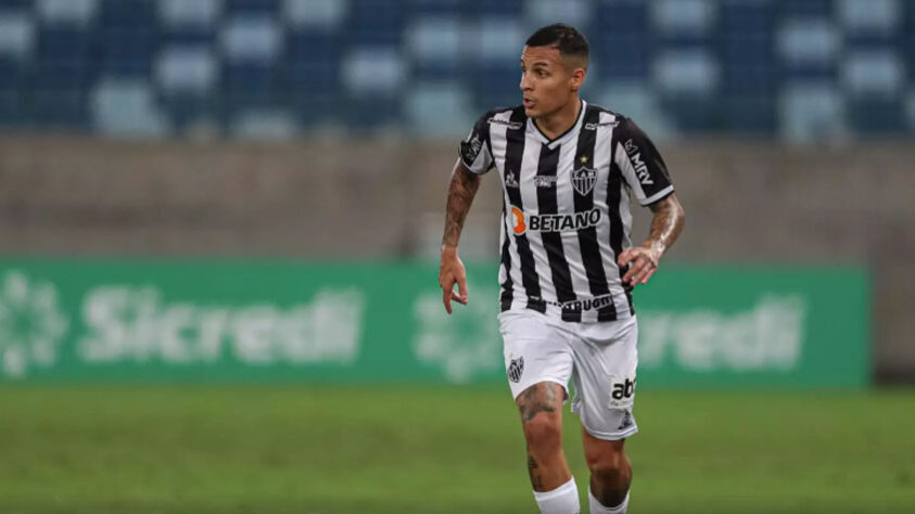 Guilherme Arana (Atlético-MG): Destaque do Galo e lateral da Seleção Brasileira, Arana desperta interesse de dois clubes ingleses: Wolverhampton e West Ham. A informação é do jornalisa Ekrem Konur, especialista em transferências do futebol.