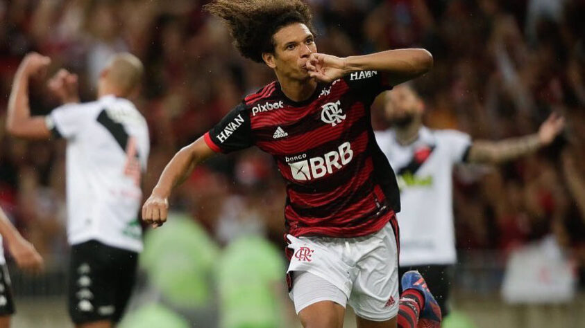 FECHADO - Está oficialmente encerrada a longa e vitoriosa passagem de Willian Arão no Flamengo. Em comunicado nas redes sociais na tarde desta terça-feira, o clube confirmou que chegou a um acordo com o Fenerbahçe, da Turquia, pela transferência do volante.