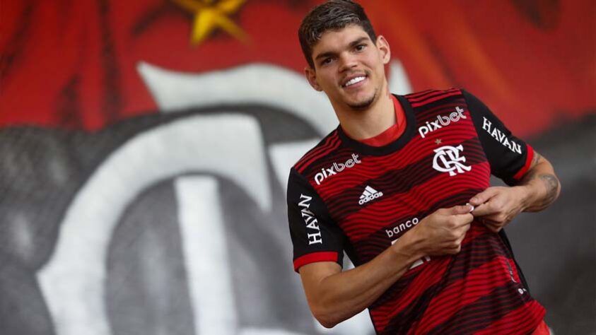 24º) Ayrton Lucas, emprestado pelo Spartak Moscow, em março de 2022, e contratado em definitivo em dezembro de 2022 - Segue no Flamengo e tem contrato até dezembro de 2027.