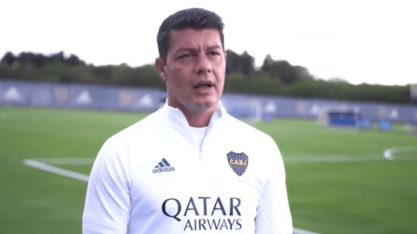 ESQUENTOU - Chegou ao fim a Libertadores da América para o Boca Juniors. O time argentino caiu nos pênaltis para o Corinthians e a crise entrou de vez pelas portas da La Bombonera. O principal alvo é Sebastián Battaglia, treinador que é questionado no clube e não consegue evoluir com o time dentro de campo.  Na coletiva pós-eliminação, Battaglia não segurou o rojão sozinho e cobrou a diretoria pela falta de reforços.