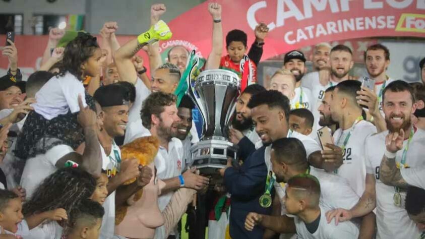 Brusque: 66,6% de aproveitamento no ano / O Brusque mostrou já no estadual o quanto está preparado pra Série B. A equipe foi campeã do Campeonato Catarinense e grandes números na competição. Os atacantes Alex Sandro, artilheiro do campeonato, e Fernandinho são as esperanças do clube para uma grande campanha na segunda divisão.