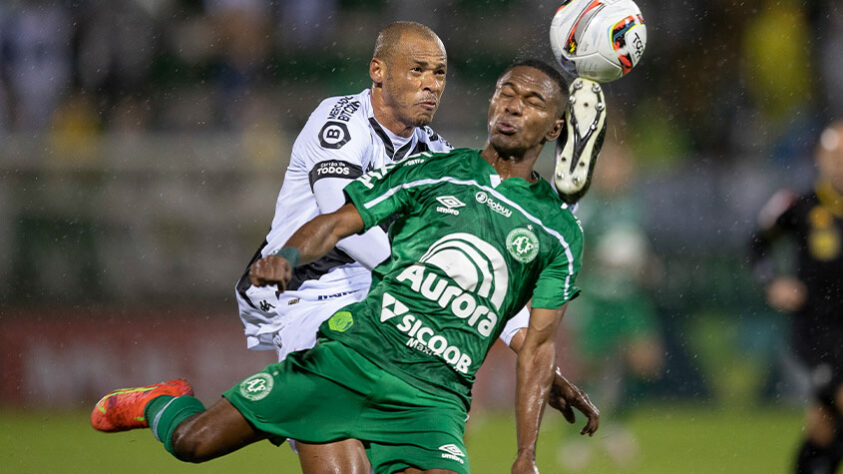 CHAPECOENSE | SOBE: Teve uma bola na trave e criou boas chances no primeiro tempo. / DESCE: Criou poucas chances na etapa final, deixando o jogo truncado.