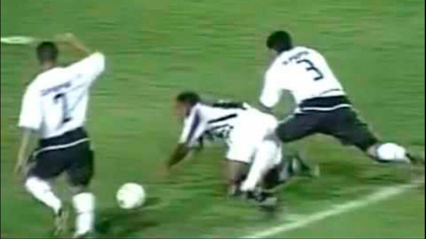 2003: Corinthians 0 x 3 Atlético-MG (Pacaembu) – Corinthians terminou em 15º