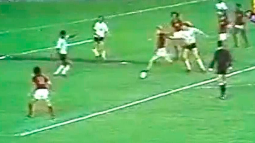 1975: estreia na primeira fase (grupo B) Corinthians 1 x 0 América-RJ – Pacaembu (Corinthians terminou eliminado na terceira fase, ficando em quinto do grupo A) 