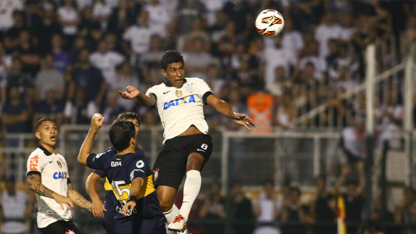 Em partida repleta de polêmicas com a arbitragem de Carlos Amarilla, o empate em casa não foi o suficiente para o Corinthians, que acabou eliminado pelo rival.