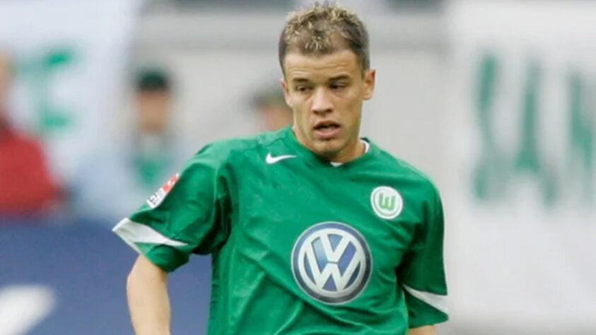 O ano de 2003 ficou marcado pela transferência do jogador para o Wolfsburg, da Alemanha.
