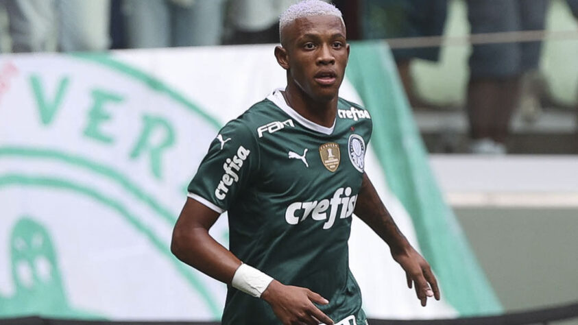 1º - Danilo (volante - Palmeiras - 21 anos): 25 milhões de euros (R$ 125,8 milhões)