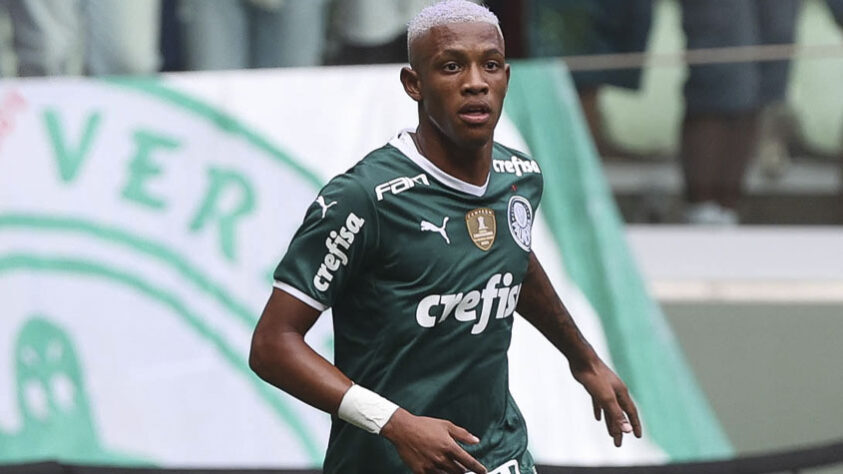 DANILO (V, Palmeiras) - Jogando muito bem no Palmeiras, com certeza atraiu os olhares da comissão técnica da Seleção e deve ser convocado para ser testado.