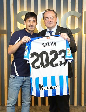 FECHADO - David Silva fecha renovação com a Real Sociedad. Agora, o vínculo com o clube espanhol vai até 2023.