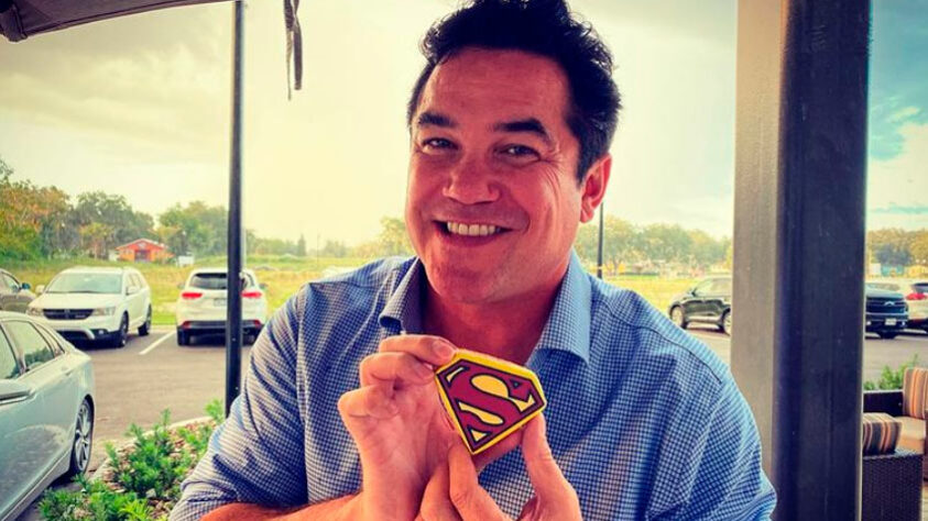 Dean Cain - O Superman de Lois & Clark praticou diversos esportes na sua vida. Como atleta e estudante, jogou beisebol e basquete. Todavia, a maior chance de se firmar na categoria foi quando assinou contrato com o time de futebol americano Buffalo Bills, mas não resistiu a uma lesão no joelho que acabou com sua carreira de esportista.