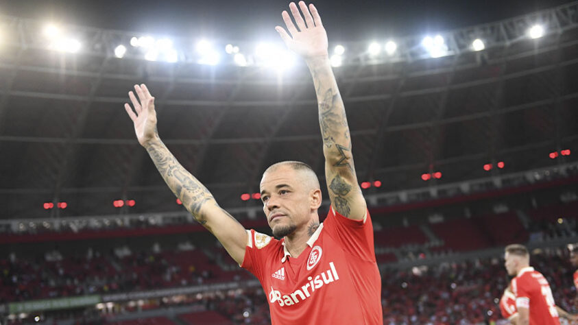 O D'Alessandro, ídolo do Internacional, encerrou sua carreira. O atleta, que pendurou as chuteiras após a vitória do colorado sobre o Fortaleza neste último domingo (17), obteve diversas conquistas significantes na sua jornada. Por isso, o LANCE! mostra a trajetória e os momentos marcantes do craque argentino.