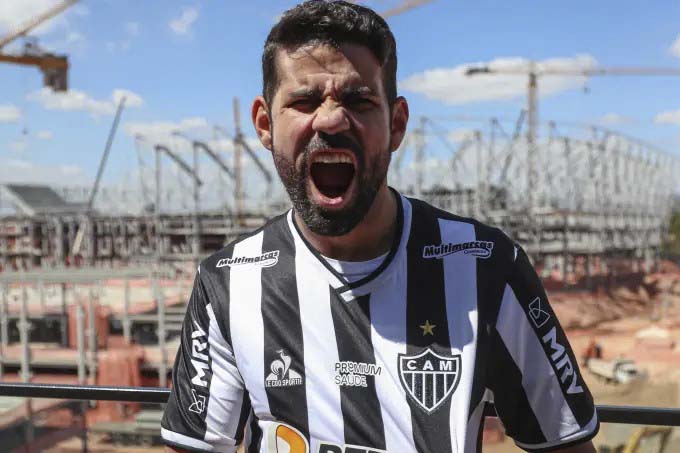 Diego Costa - Atacante naturalizado espanhol de 33 anos. O último clube do jogador foi o Atlético-MG. Ele está sem contrato desde janeiro de 2022. O atleta fez parte da campanha vencedora da Copa do Brasil e do Brasileirão.