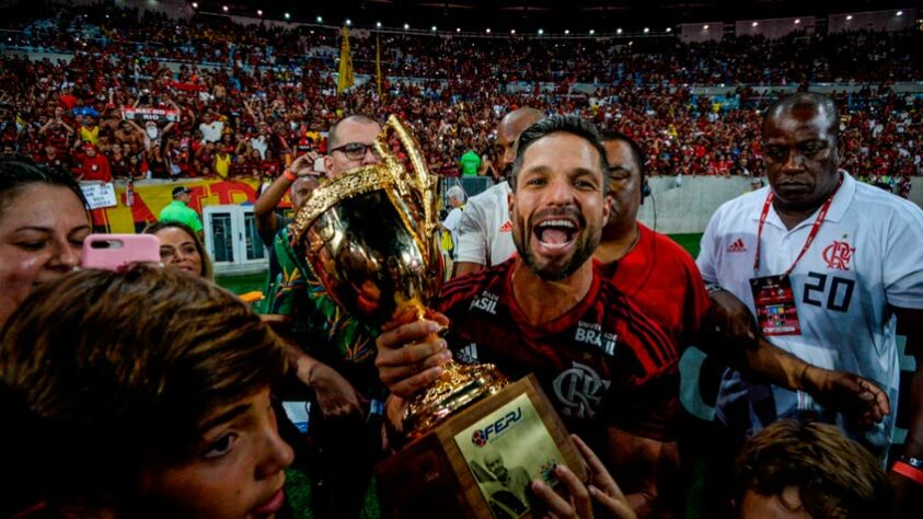 Capitão, o meia Diego quer levantar a quarta taça do Carioca pelo Flamengo