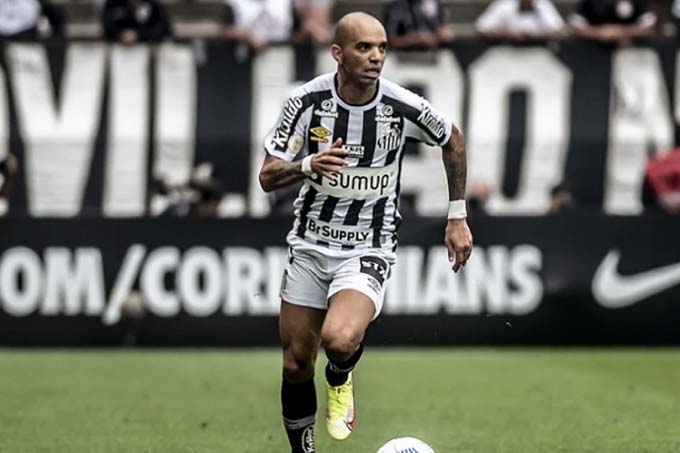 Diego Tardelli - Atacante brasileiro de 36 anos. O último clube do jogador foi o Santos. Ele está sem contrato desde janeiro de 2022. Já rodou por diversos clubes e é muito identificado com o Atlético-MG