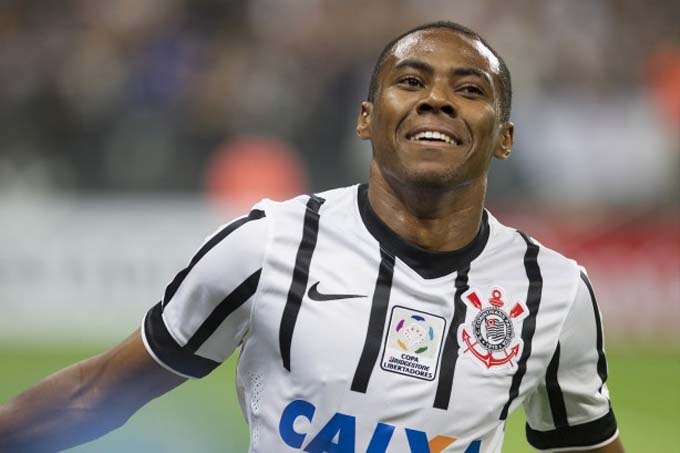 Elias - Meio-campista brasileiro de 36 anos. O último clube do jogador foi o Bahia. Está sem contrato desde novembro de 2021. O jogador soma passagens por diversos clubes brasileiros, como Corinthians, Flamengo e Atlético-MG.