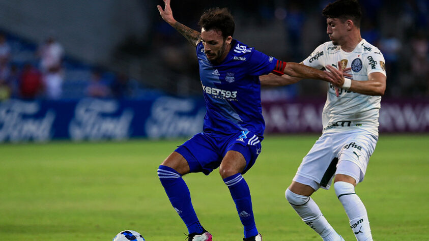 EMELEC: Sobe - O segundo tempo do Emelec, ofensivamente, foi melhor que o primeiro e gerou uma maior preocupação por parte do Verdão. Depois de tantas tentativas, a equipe mandante diminuiu o placar com um belo gol de Rojas. // Desce - A defesa do Emelec se demonstrou nervosa desde o início da partida. A partir de erros individuais e coletivos, o Palmeiras encontrou um maior espaço para a criação de mais jogadas perigosas e, consequentemente, conseguiu um bom placar ao final do jogo.