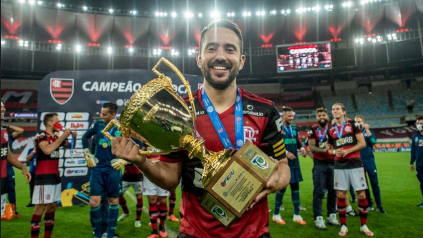 Everton Ribeiro, outro capitão do Flamengo, busca o tetracampeonato estadual no Flamengo