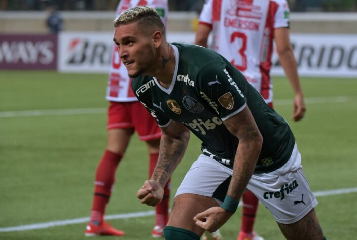 O Palmeiras venceu o Independiente Petrolero, da Bolívia, por 8 a 1 na noite desta terça-feira (12), no Allianz Parque, em duelo válido pela segunda rodada da fase de grupos da Libertadores. Rafael Navarro anotou quatro gols, deu uma assistência e foi o destaque do time. Confira todas as atuações. (por Julia Mazarin)