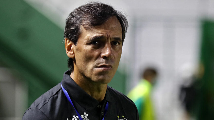 Fabián Bustos (Argentina) - 54 anos: Atualmente está sem clube, seu último trabalho foi a frente do América-MG. 