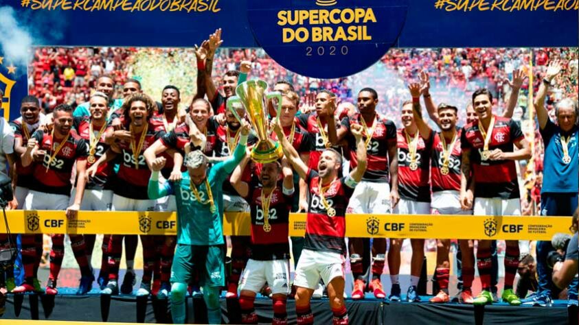 Supercopa do Brasil 2020 - Com um 3 a 0 incontestável sobre o Athletico, o Flamengo conquistou o torneio nacional no Mané Garrincha, em Brasília, com gols de Gabigol, Bruno Henrique e Arrascaeta.