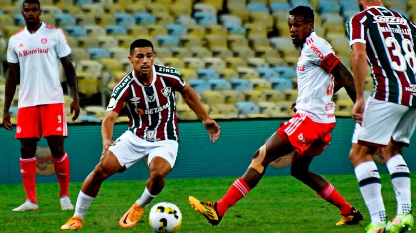 Internacional | SOBE: No melhor momento do Fluminense, conseguiu chegar ao gol e mudar a situação do jogo. / DESCE: Foi dominado em alguns instantes do jogo.