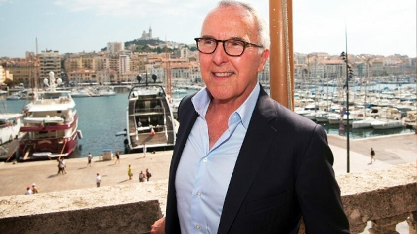Frank McCourt é dono de 95% do Olympique de Marseille. A porcentagem restante é propriedade da Margarita Louis-Dreyfus.