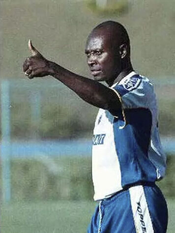 Rincón também jogou no Cruzeiro, após sua passagem pelo Santos, em 2001.
