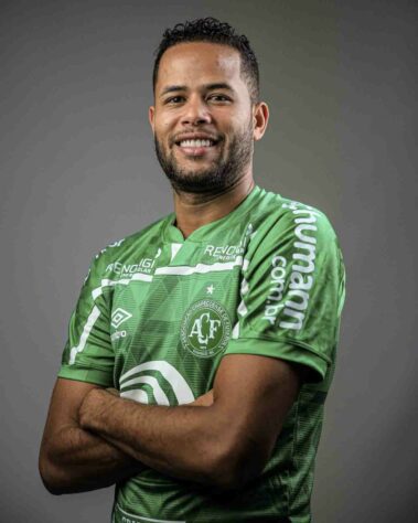 Geuvânio - Ponta brasileiro de 30 anos, o último clube do jogador foi a Chapecoense. Ele está sem contrato desde janeiro de 2022. O atleta ganhou destaque no Santos e passou por outros gigantes, como Athletico-PR, Atlético-MG e Flamengo.