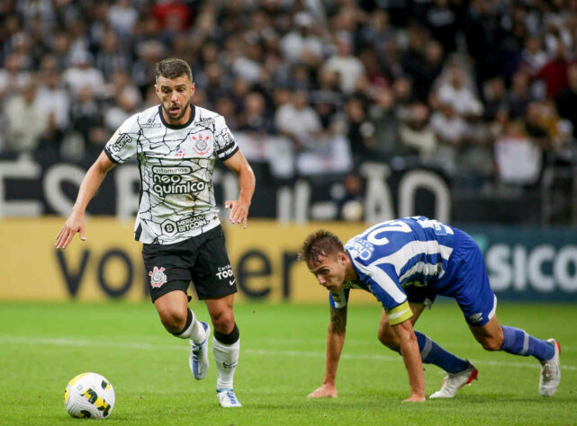 Júnior Moraes - Atacante - 17 jogos pelo Corinthians