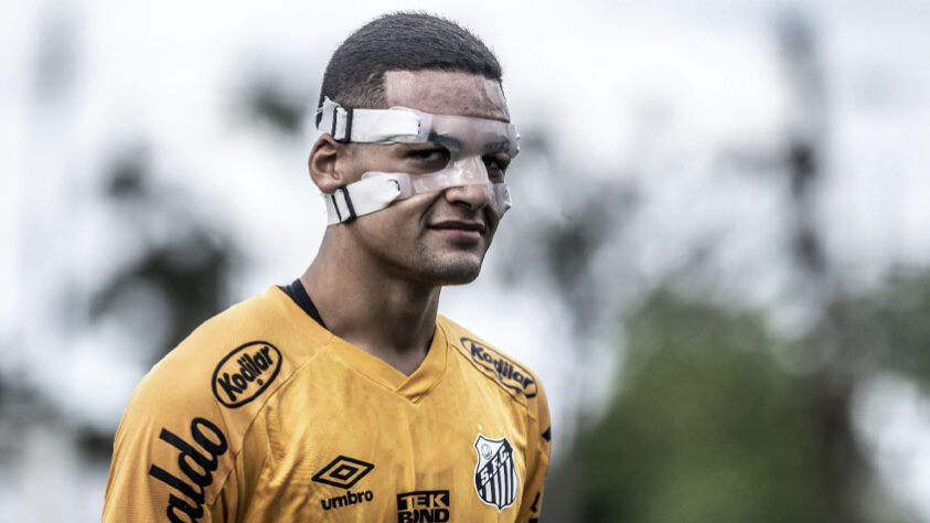 13° - Kaiky (18 anos) - Zagueiro - Time: Santos - Valor de mercado: 8 milhões de euros (R$ 40 milhões) - Com passagem pelas seleções de base, o zagueiro ganha oportunidades no time titular do Santos desde os 17 anos. É titular da equipe e especulado em times europeus.