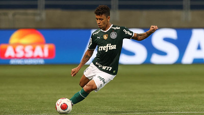 Marcos Rocha (lateral) - 12 Dérbis pelo Palmeiras - 4 vitórias, 5 empates e 3 derrotas